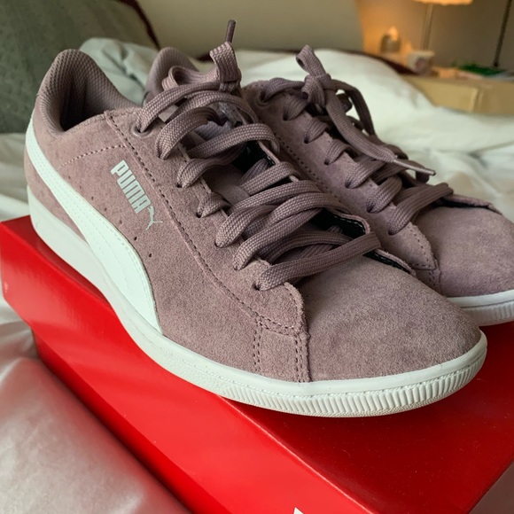 Women’s Puma Sneaker - Picture 1 of 10
